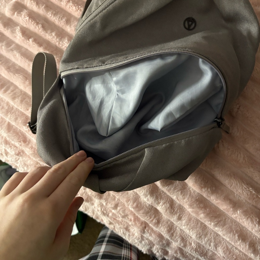 Ivivva Silver Backpack - Picture 5 of 5